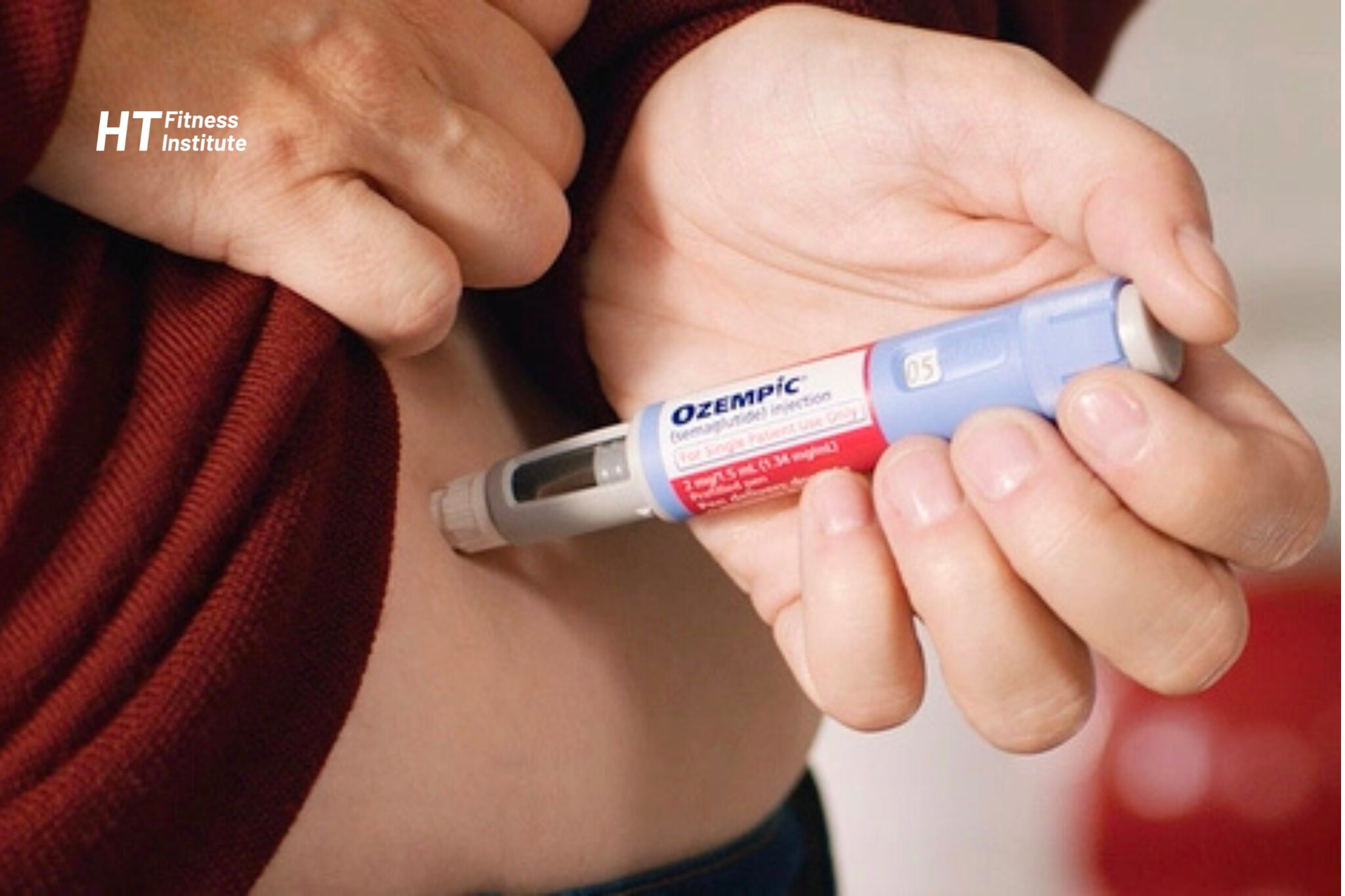 Ozempic là tên thương mại của Semaglutide, một loại thuốc tiêm được phát triển bởi hãng dược phẩm Novo Nordisk. 