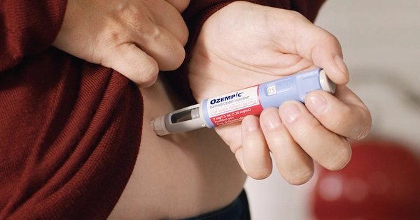 Trong thế giới ngày nay, khi mối lo ngại về sức khỏe và ngoại hình ngày càng tăng, các phương pháp giảm cân đã trở thành một chủ đề nóng. Trong số đó, Ozempic đã thu hút sự chú ý mạnh mẽ với danh tiếng là "thần dược giảm cân".