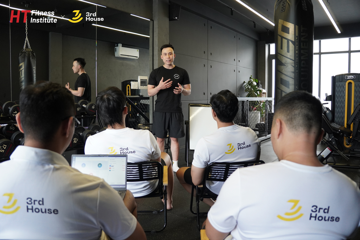 Từ vị trí pt phòng gym, các bạn có thể phát triển lên các vị trí quản lý phòng tập, từ quản lý cấp trung đến cấp cao như quản lý đội HLV, quản lý cơ sở, quản lý liên cơ sở hay chủ phòng gym