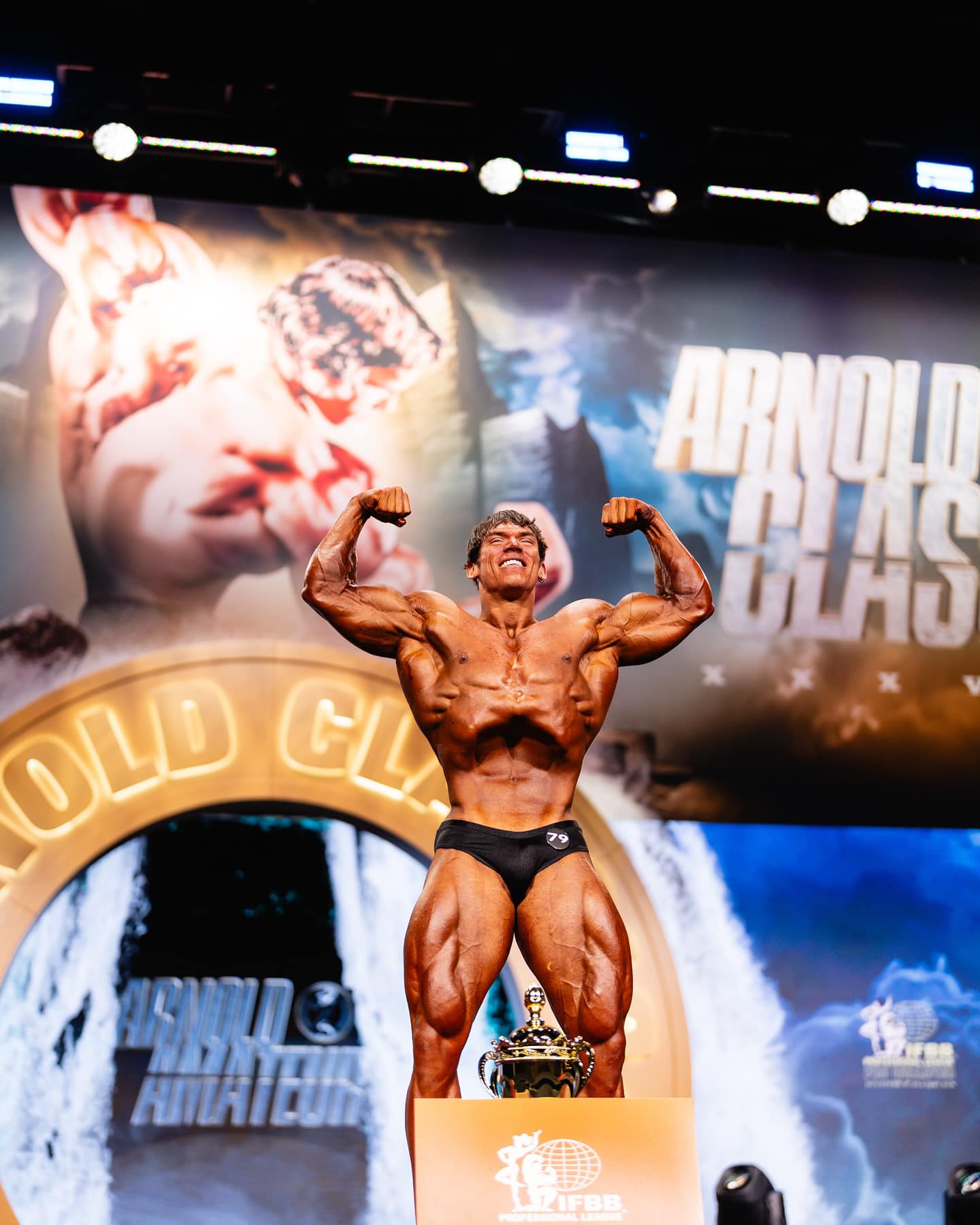 Sam Sulek dành IFBB Pro Card ngay trong lần thi đấu chuyên nghiệp đầu tiên