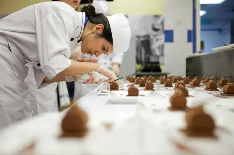 nữ 35 tuổi nên học nghề gì