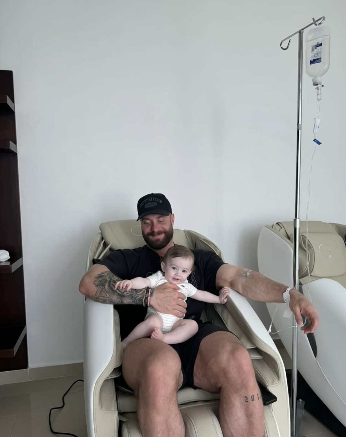 Ít ai biết Chris Bumstead từng được chẩn đoán mắc bệnh tự miễn về thận (IgA Nephropathy)