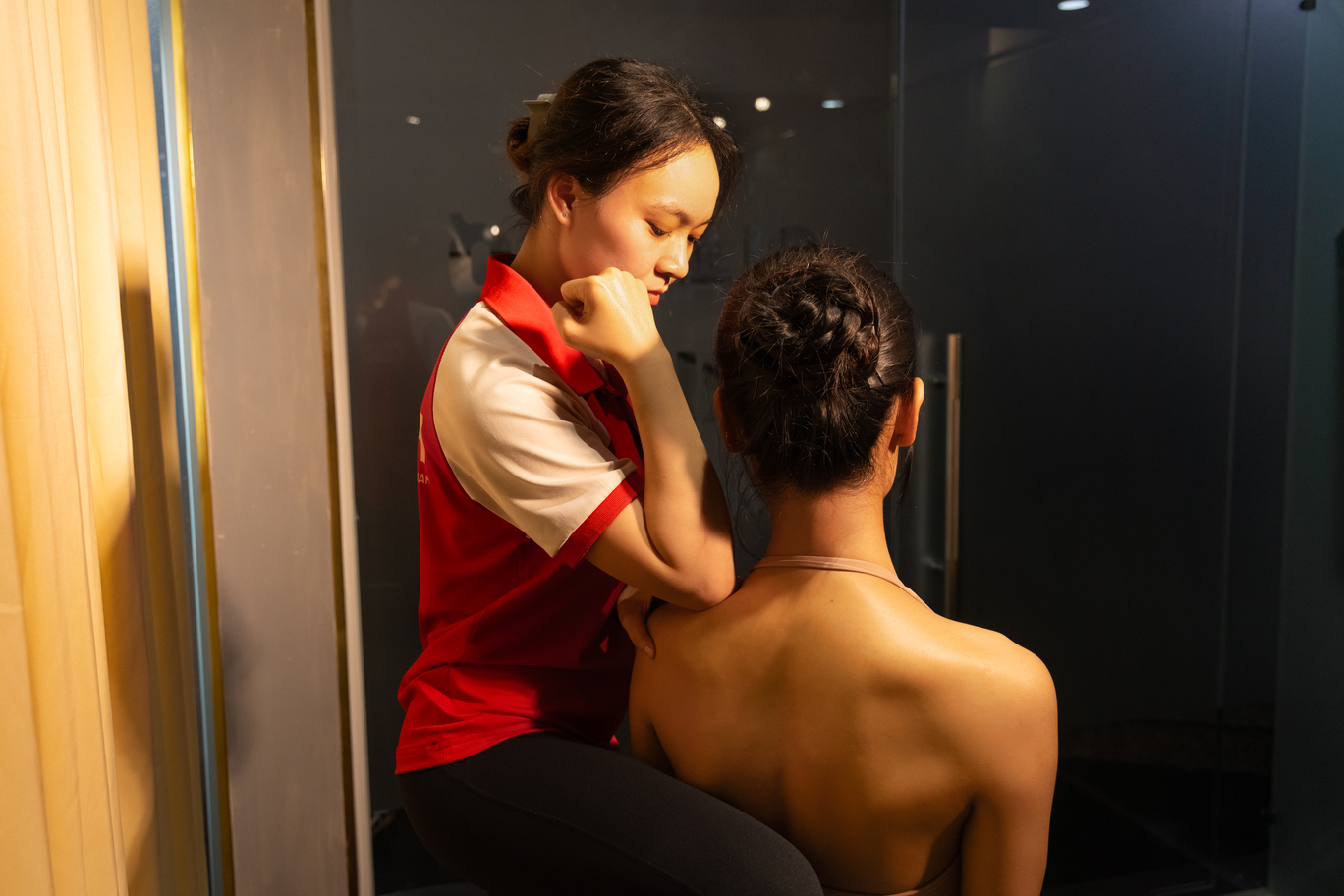 Huấn luyện viên chuyên biệt là chuyên gia trong một lĩnh vực cụ thể nào đó