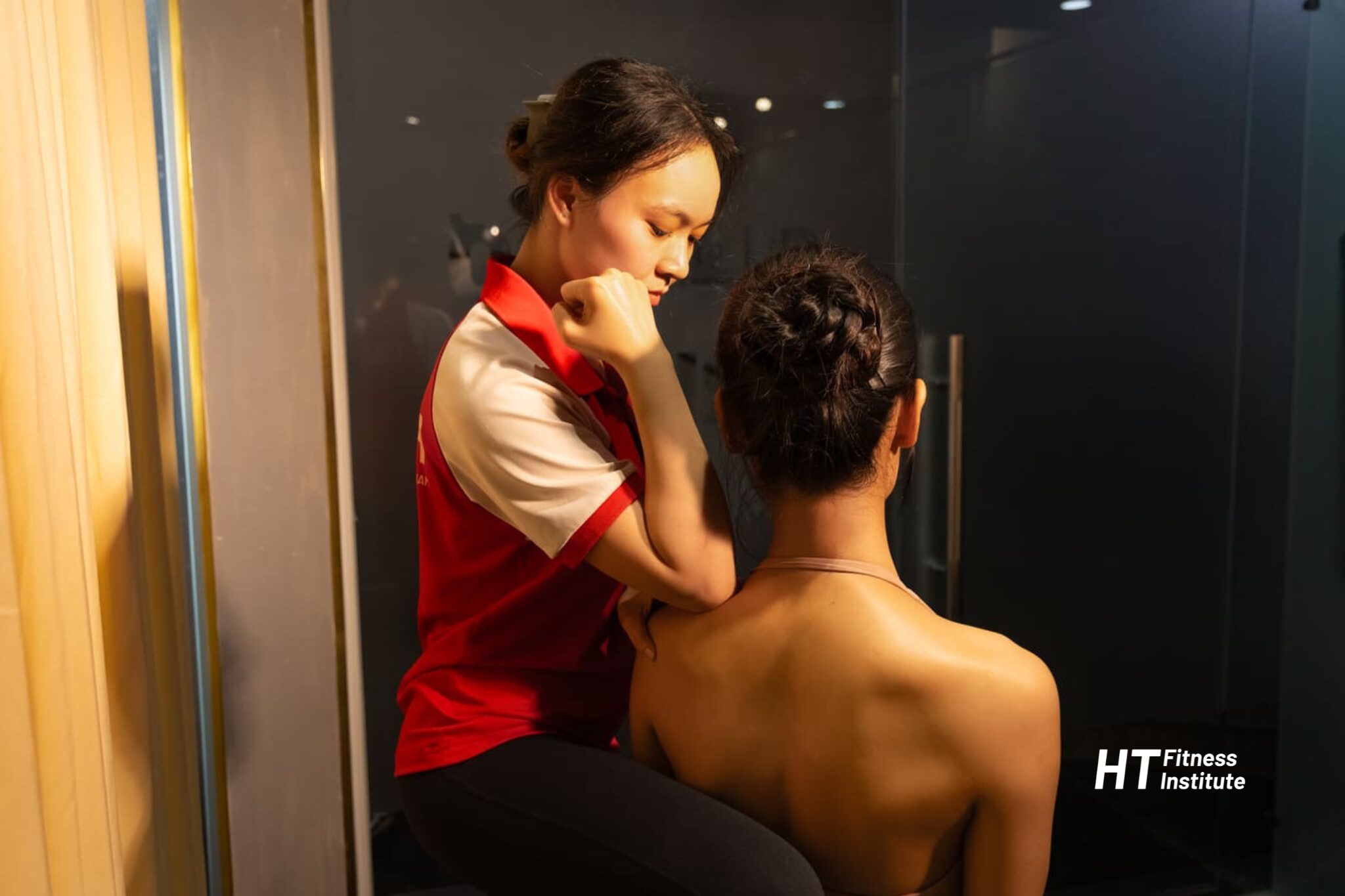 Giãn cơ có nhiều hình thức khác nhau, phổ biến nhất là bốn loại: Chủ động, thụ động, tĩnh và động