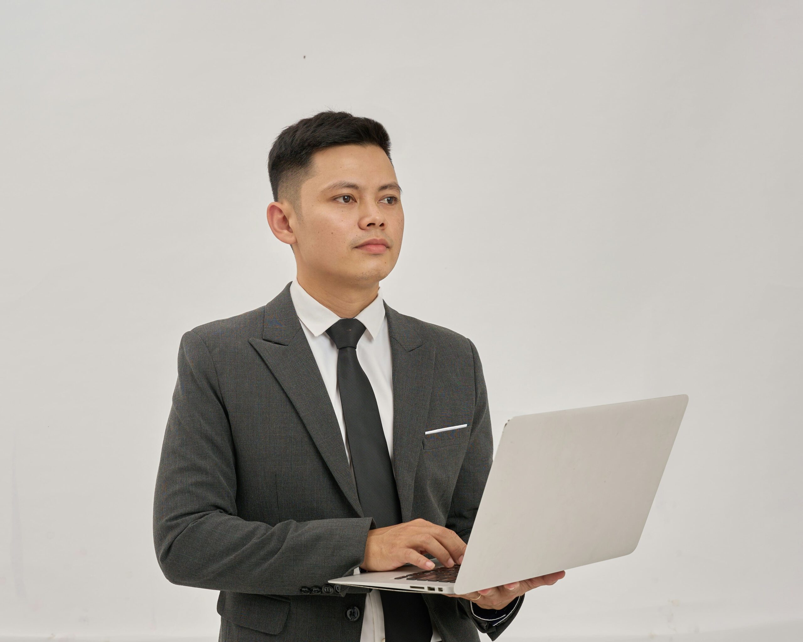 Dân văn phòng là một trong những đối tượng thường thiếu hụt Vitamin D3