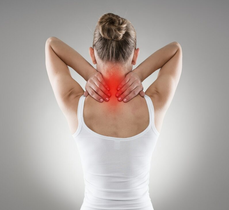 Đốt sống cổ khi gặp vấn đề thường không biểu hiện rầm rộ ngay lập tức, mà khởi phát bằng những triệu chứng âm ỉ