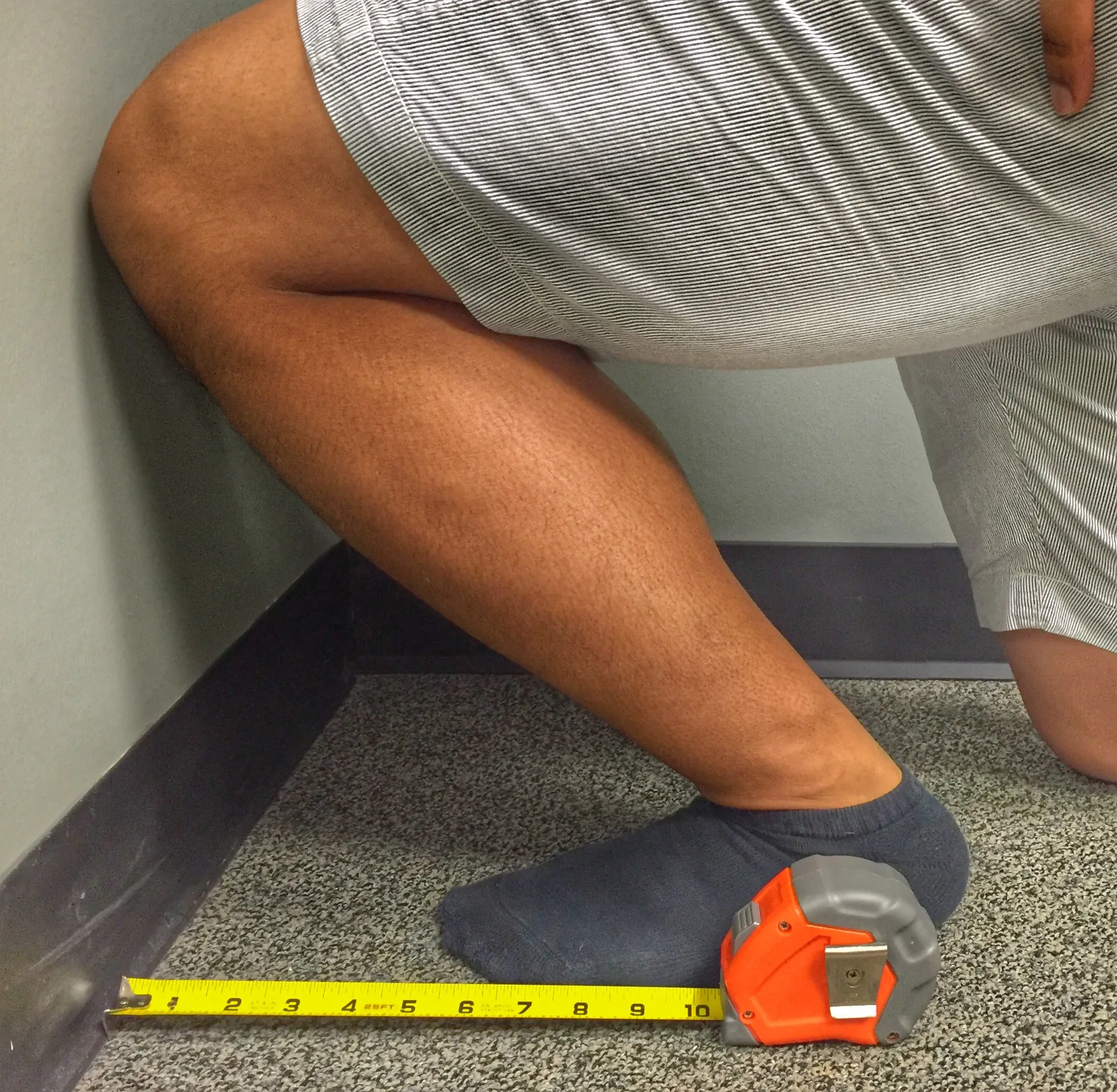 Thiếu linh hoạt cổ chân là một rào cản lớn với các động tác như Squat